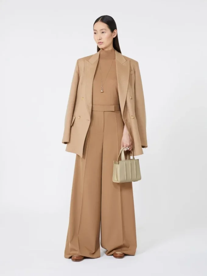 Max Mara ホイットニー バッグ 3 – マイクロ、ベージュ Max Mara ホイットニー バッグ 3 – マイクロ、ベージュ