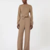 カシミヤ糸のセーター、ヘーゼルナッツブラウン カシミヤ糸のセーター、ヘーゼルナッツブラウン