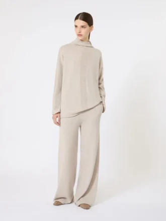 カシミヤ糸のパンツ、ベージュ カシミヤ糸のパンツ、ベージュ
