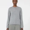 カシミヤ糸のセーター、ライトグレー カシミヤ糸のセーター、ライトグレー