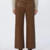 コーティング加工のパンツ、タバコ色