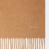 キャメル色のロゴ入りストール、キャメル