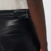 コーティング加工のパンツ、ブラック