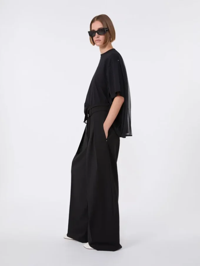 背面にプリーツを施したコットンTシャツ、ブラック 背面にプリーツを施したコットンTシャツ、ブラック